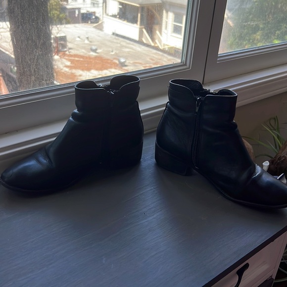 🆑 [4/$20] Steve Madden Black Leather Silver Zipper Heeled Ankle Booties - Picture 3 of 10